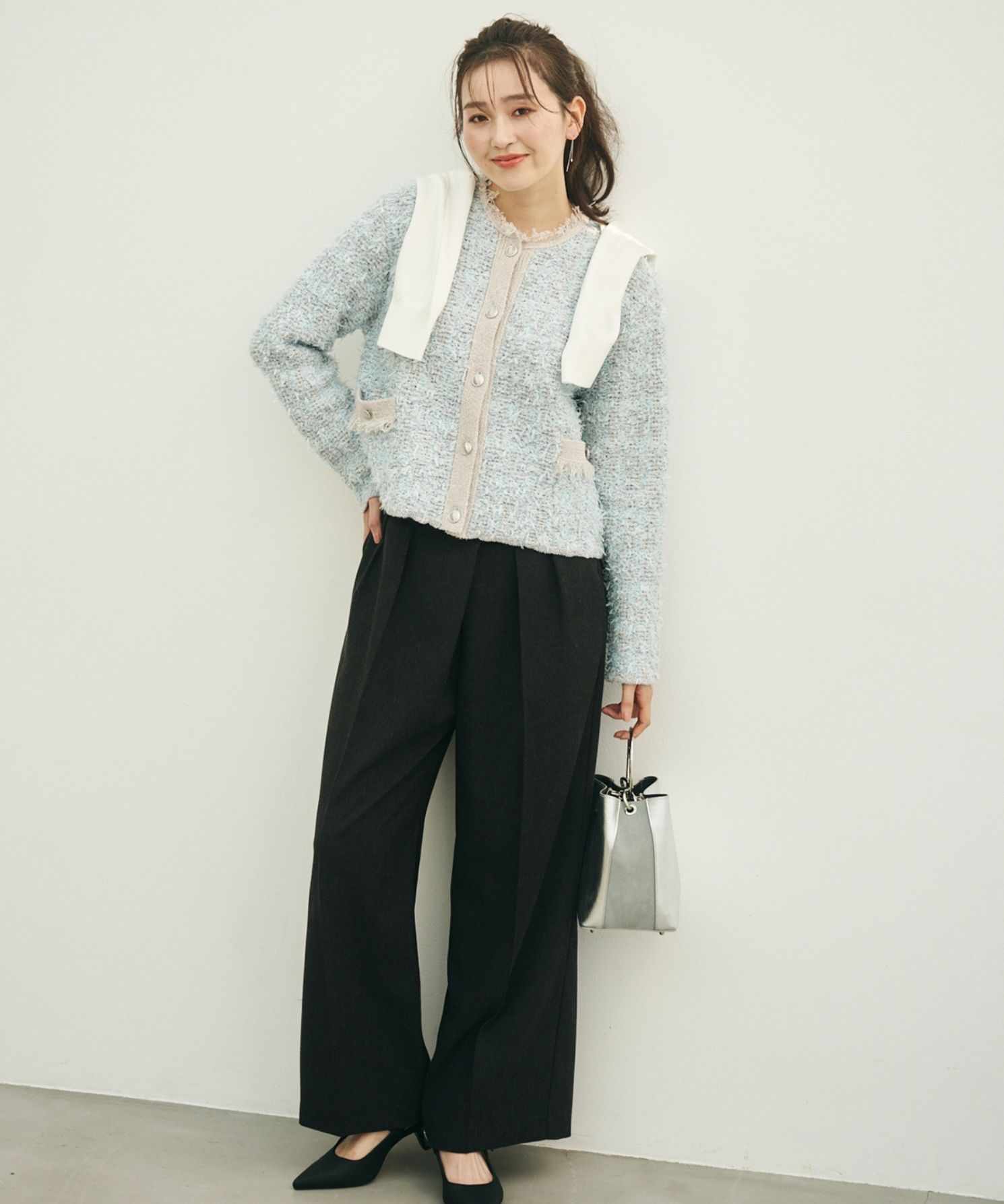 新色登場】シルク混ハイゲージVネックニットプルオーバー｜Stola